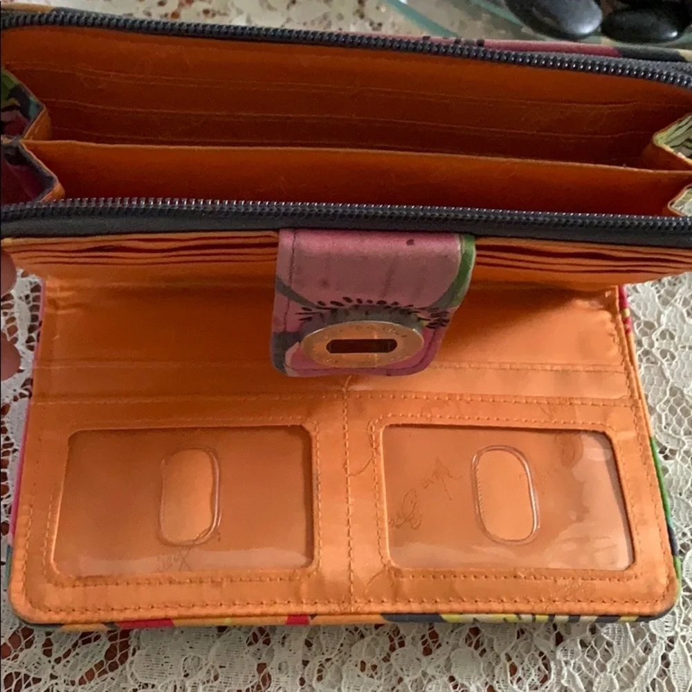 ⚠️ Stained New Listing Vera Bradley Wallet Pre Own - Picture 3 of 6